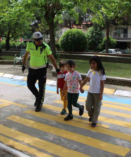 Aydın’da minikler direksiyon başına geçti