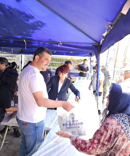 Büyükşehir Belediyesi, Germencik'te 30 bin fide dağıttı