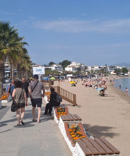 Didim'de mayıs ayında vatandaşlar denizin keyfini çıkardı