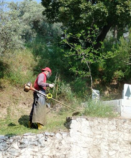 Efeler Belediyesi’nden mezarlıklarda titiz bakım çalışması