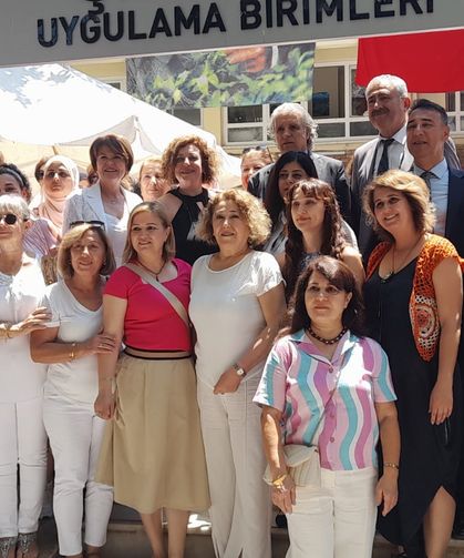 Kuşadası Halk Eğitimi Merkezi'nin sergisi festivalleri aratmadı
