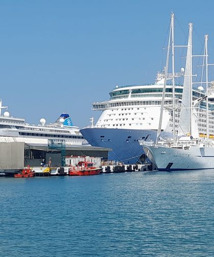 Kruvaziyerler 9 bin 960 ziyaretçiyle Ege Port Limanı'nda