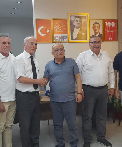 Kuşadası Emekliler Partisi ''Baba Ocağı''nda rozetlerini taktı
