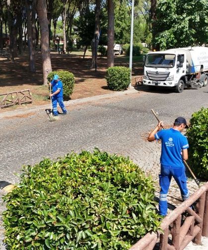 Büyükşehir ekipleri Nazilli’de temizlik ve peyzaj çalışması gerçekleştirdi