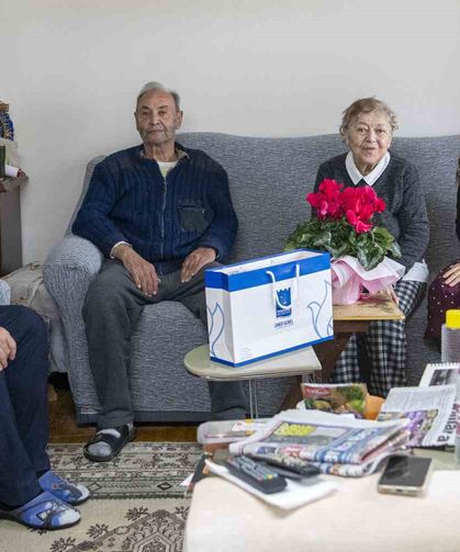 Kuşadası Belediyesi’nden engelli Osman amcaya anlamlı ziyaret