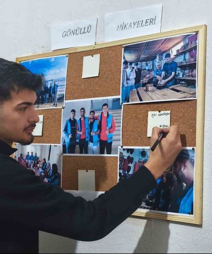 Üniversiteli gençler gönüllülüğe dikkat çekti