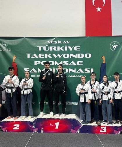 Aydınlı sporlar Taekwondo Poomsae Şampiyonası’nda Türkiye şampiyonu oldu