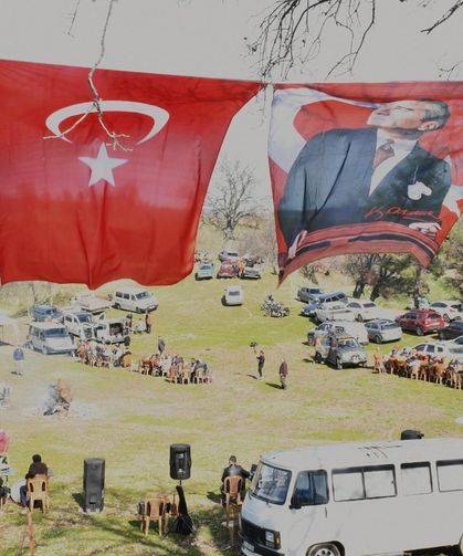 Buharkent'te gelenek devam etti: Domuz avlayıp piknik yaptılar