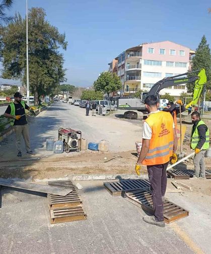 Büyükşehir ekipleri kentin dört bir yanında çalışmalarını sürdürüyor
