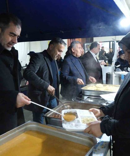 Büyükşehir’in iftar sofrasında oruçlar dualarla açıldı