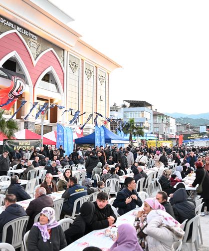 Koçarlı’da Büyükşehir iftarına yoğun ilgi: Büyükşehir’den Koçarlı’ya teşekkür