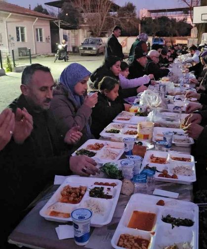 Öğrenciler, velileri ile iftarda buluştu