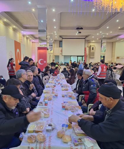 Vakıflar, Aydınlıları iftar sofrasında buluşturdu