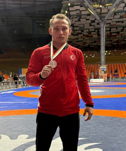 ADÜ'lü sporcudan Bulgaristan'da gümüş madalya