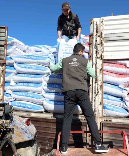 Aydın Büyükşehir’den Nazillililere yem desteği