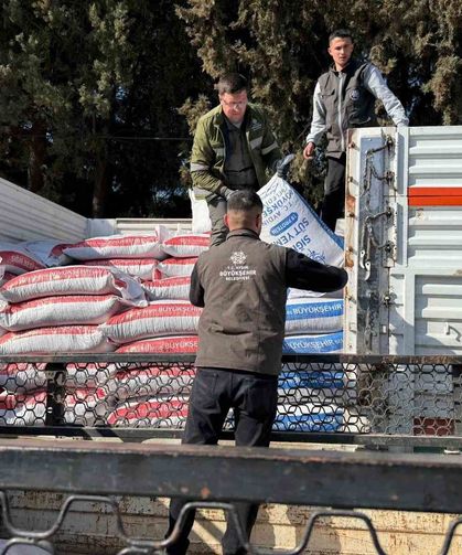 Büyükşehir’in yem desteği Sultanhisar’da üreticilerle buluştu