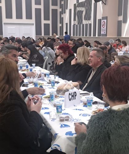 Kuşadası esnafı Ramazan bereketini gönül sofrasında paylaştı