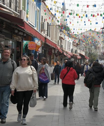 Kuşadası bayram yoğunluğuna kavuştu
