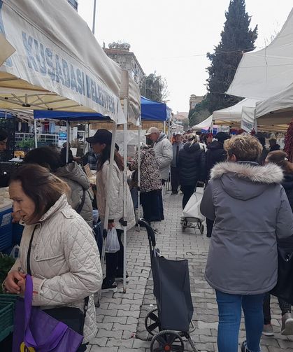 Kuşadası'nda 'Arefe' günü yoğunluğu sevindirdi