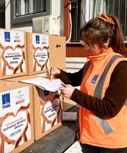 Kuşadası'nda gönüller bir sofralar bir