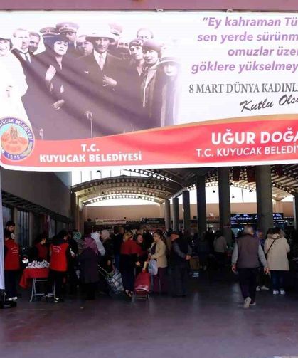 Kuyucak Belediyesi’nden kadınlara 8 Mart sürprizi