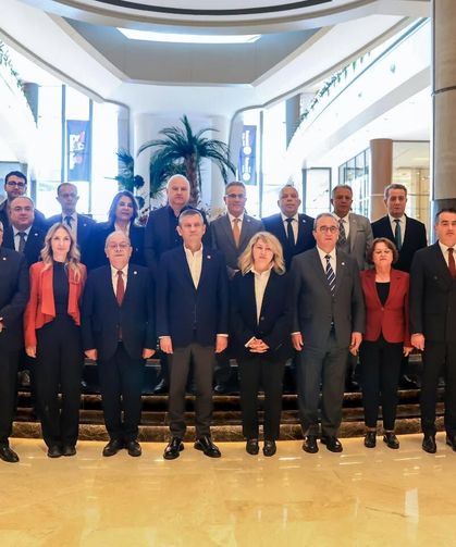 Özgür Özel, CHP Aydın örgütüyle buluştu: Duygu Günel de yer aldı