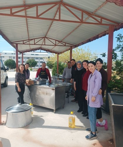 Buharkent Zafer Ortaokulu’nda dayanışma rüzgarı: 'Pilav Kermesi' düzenlendi