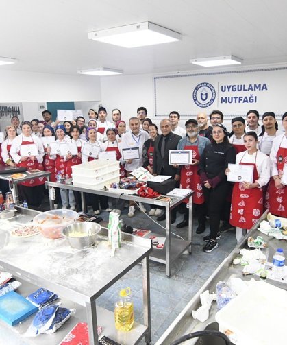 Didim MYO’da Ödüllü Şeften Pizza Eğitimi