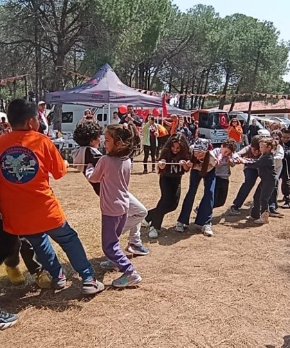Kamp ve karavancıların çocukları 23 Nisan'ı Didim'de kutladı