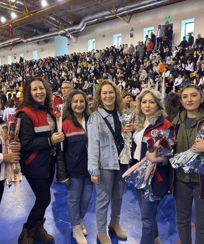 Karacasu Belediyesinden çiçekli mesaj "Okullarda şiddete Hayır, Sevgiye Evet