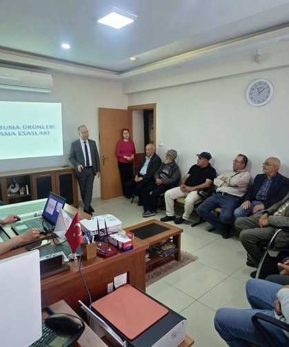 Karacasu'da üreticilere "Bilinçli İlaçlama" eğitimi