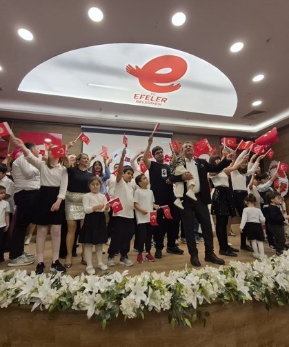 Efeler'de otizmli öğrenciler sahnede parladı: Performanslarıyla alkış aldılar