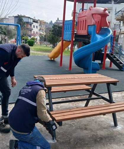 Efeler’de parklar yenileniyor