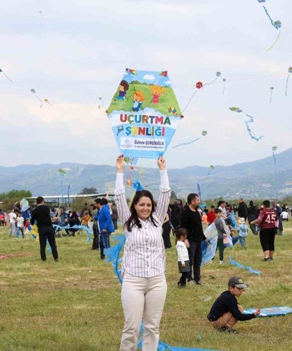 Aydın’da uçurtmalar gökyüzünü renklendirdi