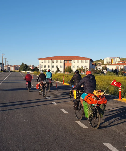 Didimli bisiklet tutkunları Çanakkale Zaferin 111. Yılında pedal çevirdi