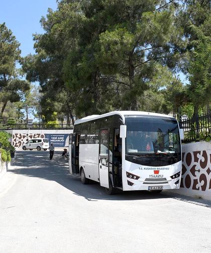 Kuşadası'nda mezarlık ziyaretlerine Belediye desteği