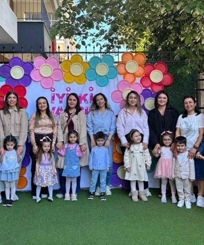 Miniklerden annelerine duygu dolu sürpriz