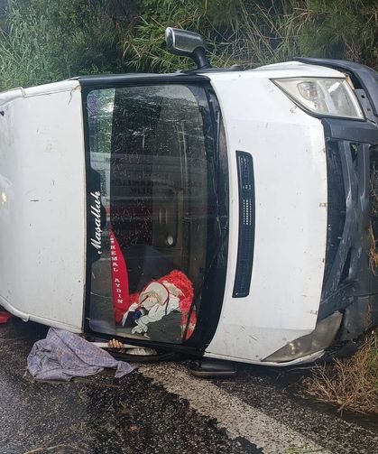 İşçi servisi devrildi: 1 ölü, 2'si ağır 10 yaralı