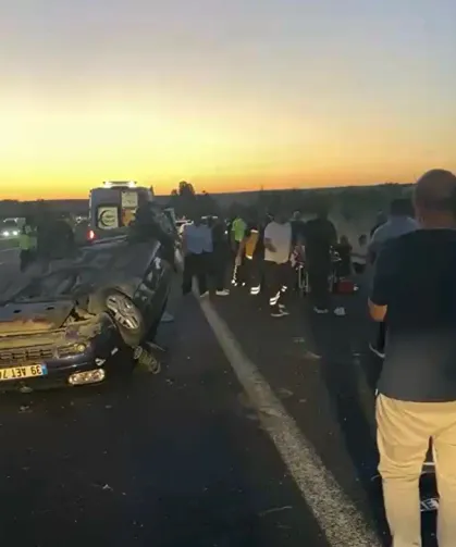 Lastiği patlayan otomobil takla attı: 3 ölü, 1 yaralı