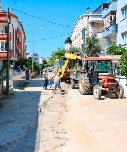 Didim Belediyesinden kent merkezinde yol bakım ve onarım çalışmaları