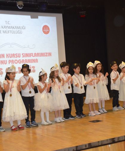 Didim’de 4-6 yaş kuran kursu öğrencilerinden yıl sonu gösterisi