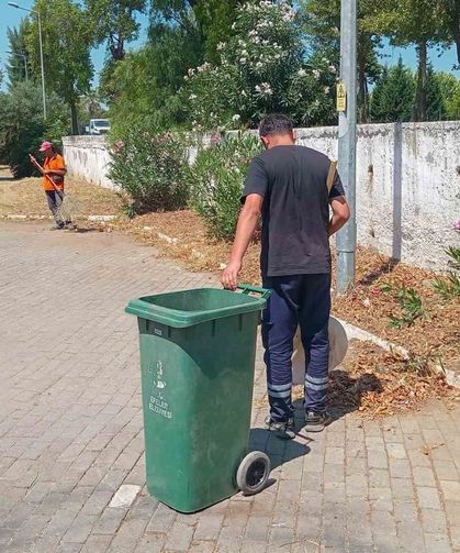 Efeler Belediyesi’nden gıda çarşısında temizlik çalışması