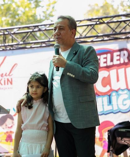 Efeler’in minikleri Çocuk Şenliği’nde bir araya geldi