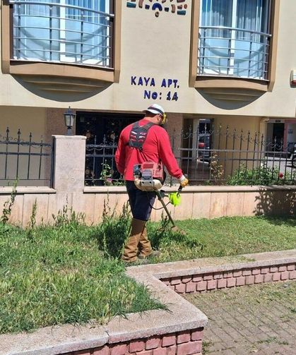Efeler’in park ve yeşil alanlarında düzenleme çalışmaları sürüyor