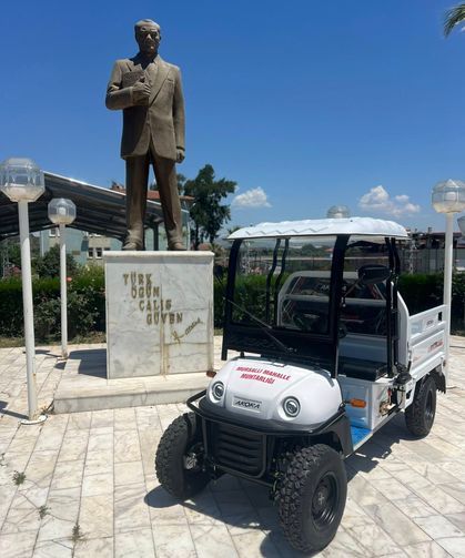 Germencik’te muhtarlığa, araç hediye edildi