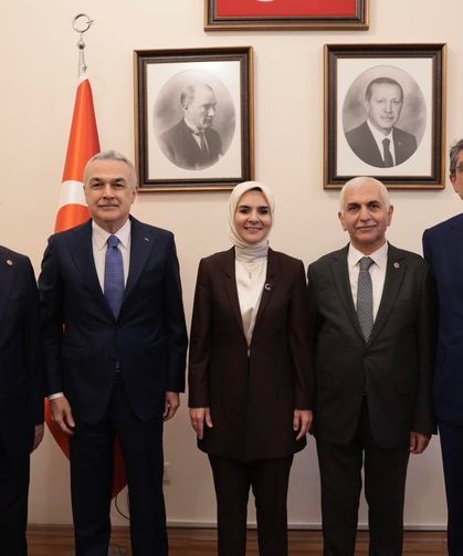 Hacdan döndü, ilk durağı Bakanlık oldu
