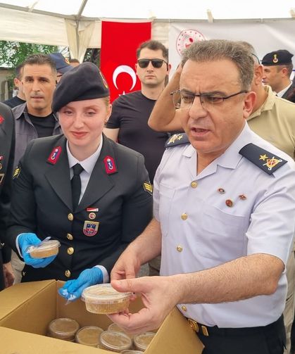 Jandarma şehitlerini unutmadı