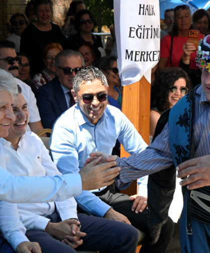Kuşadası Halk Eğitimi Merkezi'nin sergisi festivalleri aratmadı
