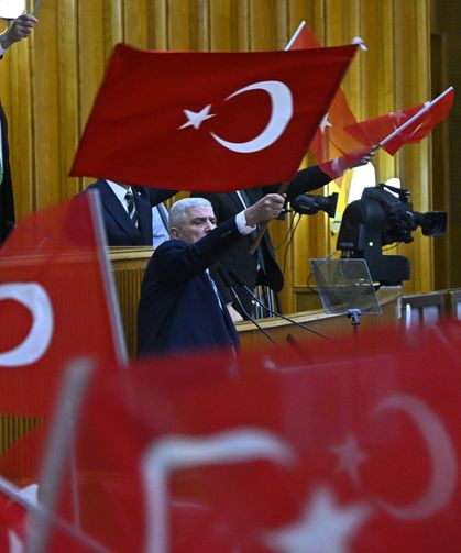 Kuşadası İYİ Parti'den "Bayrak Açıyoruz" seferberliği