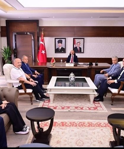 Kuşadası Kaymakamı Keklik'ten Vali Varol'a anlamlı ziyaret